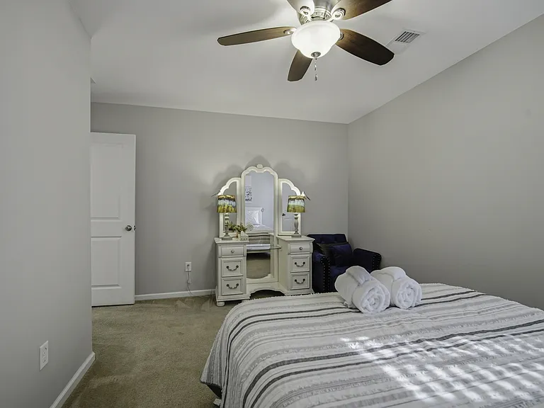 225 Urbano Ln — Photo 38