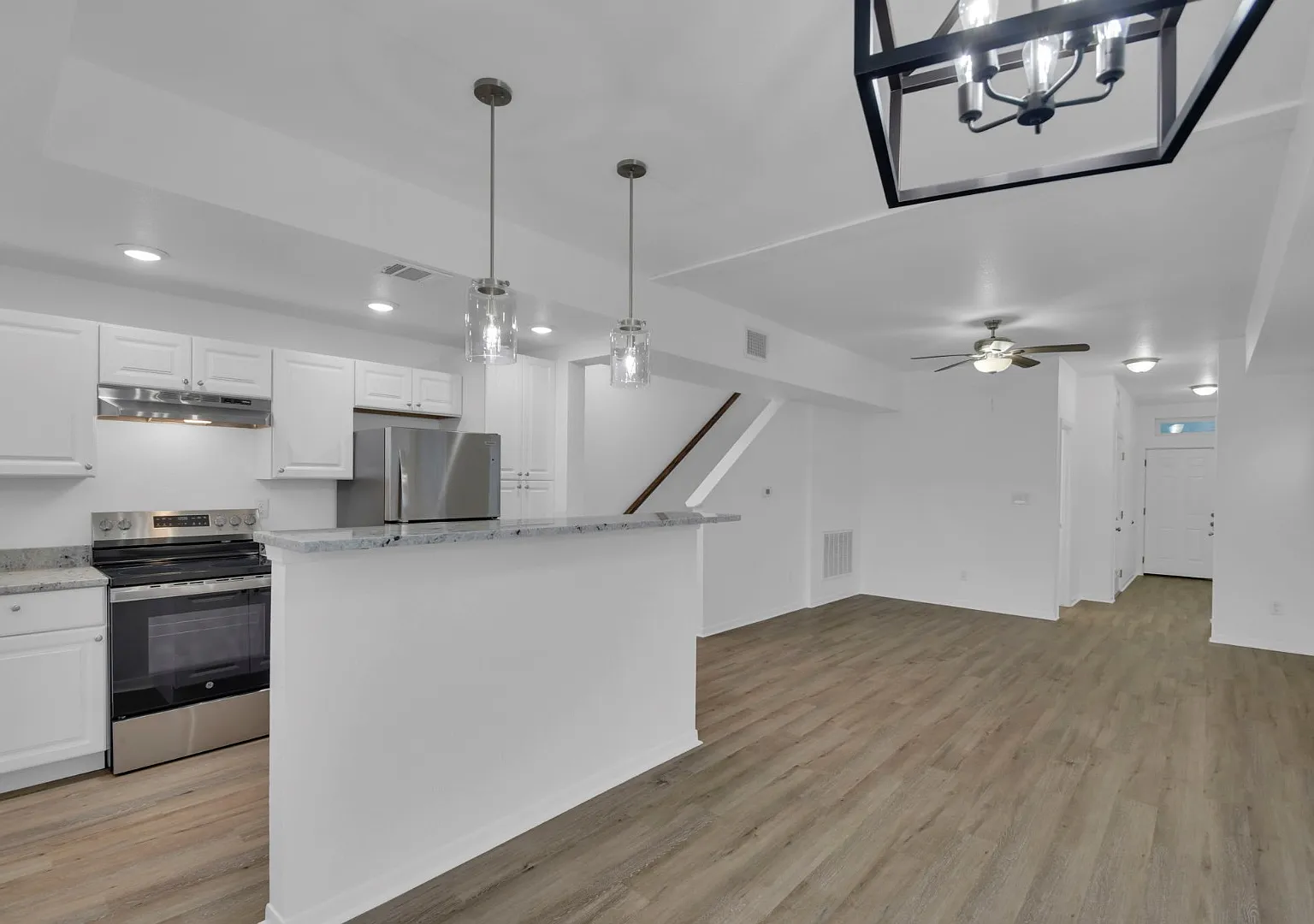 1004 E Fannin St — Photo 4