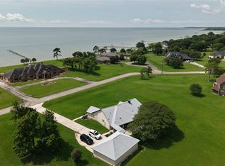 9035 N Point Dr, Beach City, TX 77523