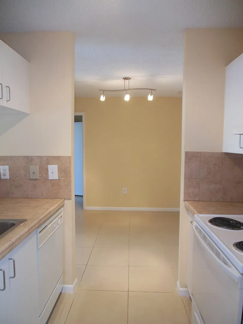 One Bedroom One Bathroom With W/D — Photo 1