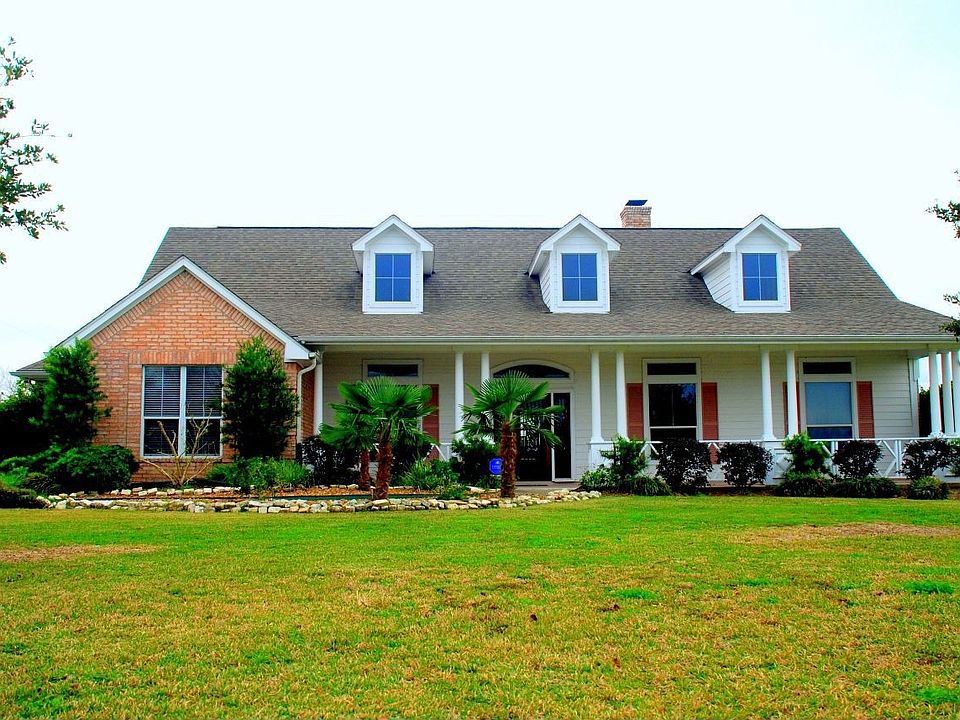 Country Living At Its Best!