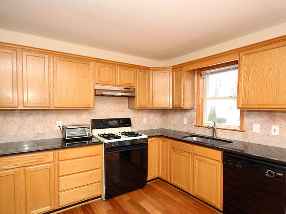 3rd image of 78-80 Oak Ave