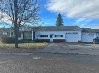 139 N Custer St, Belington, WV