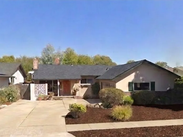 561 Princeton Pl — Photo 17
