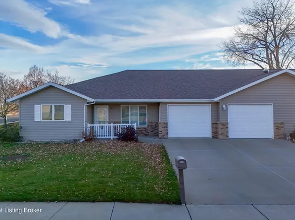 327 5th St SW, Dickinson, ND 58601