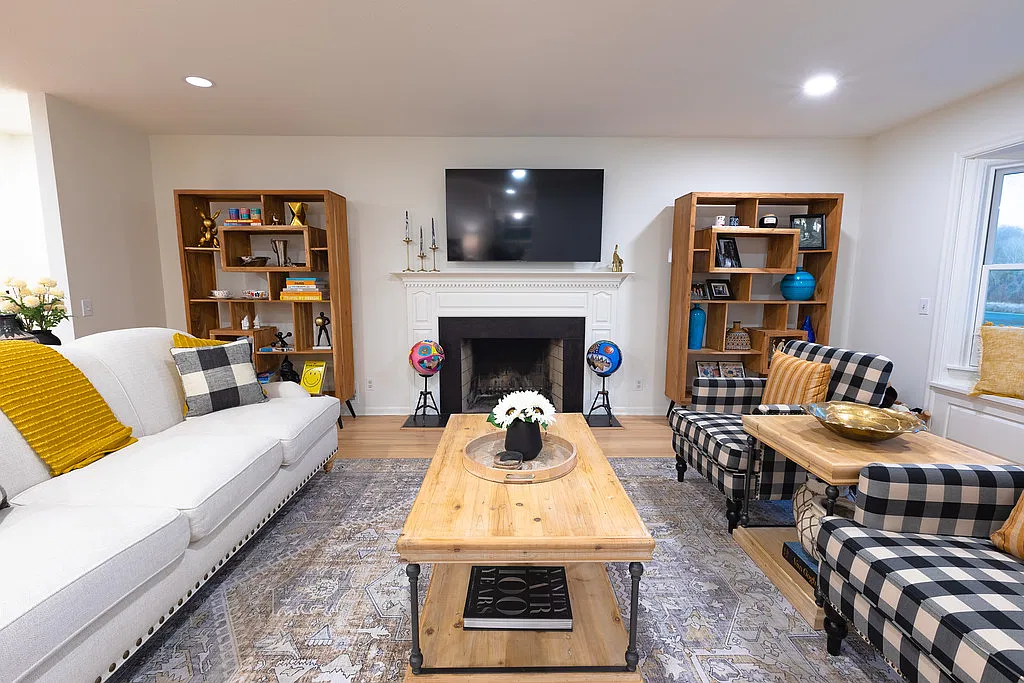 2 bed, 3.5 bath, 3600 sqft, $8,000 — Photo 2