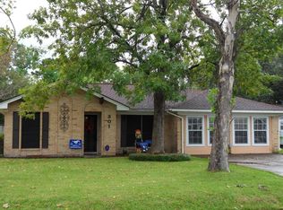 301 Winding Rd, Friendswood, TX 77546