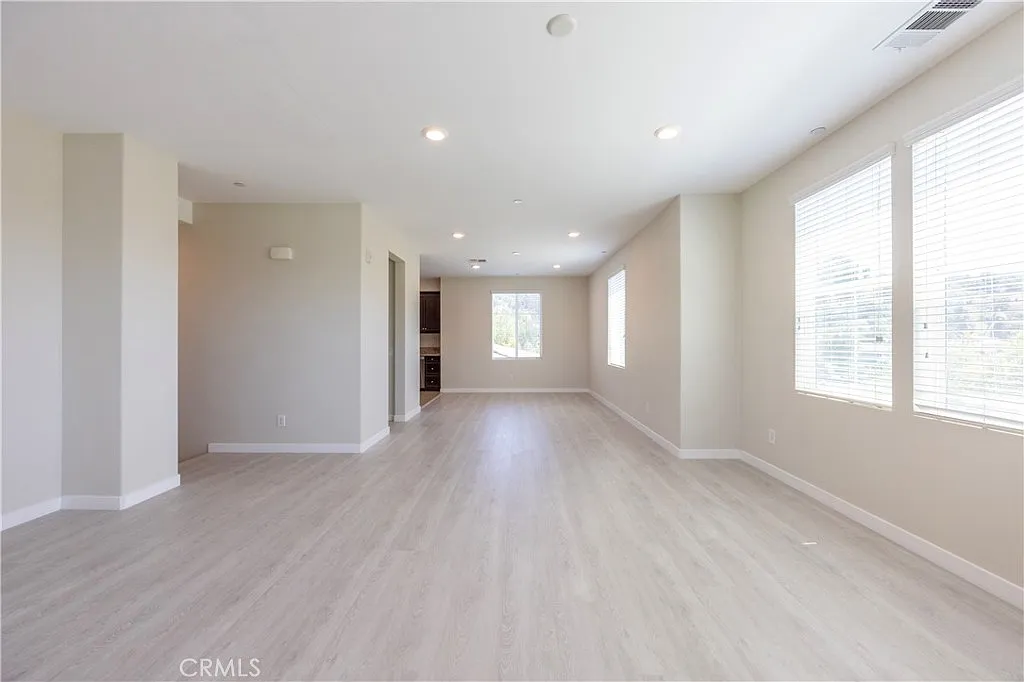 3 bed, 1850 sqft, $3,700 — Photo 4