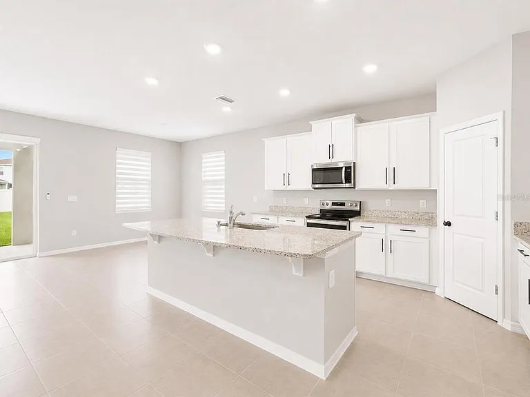 8469 Hardy Bay Loop — Photo 5