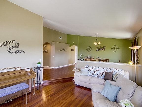 3rd image of 16502 Shady Oaks Dr