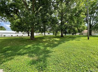 210 E Pocahontas Rd, Highland, IL 62249