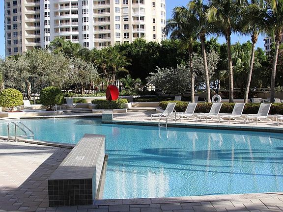 4th image of 888 Brickell Bay Dr #1800