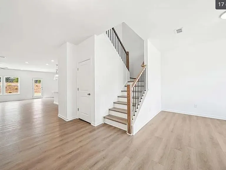 320 Silverleaf Trl — Photo 1