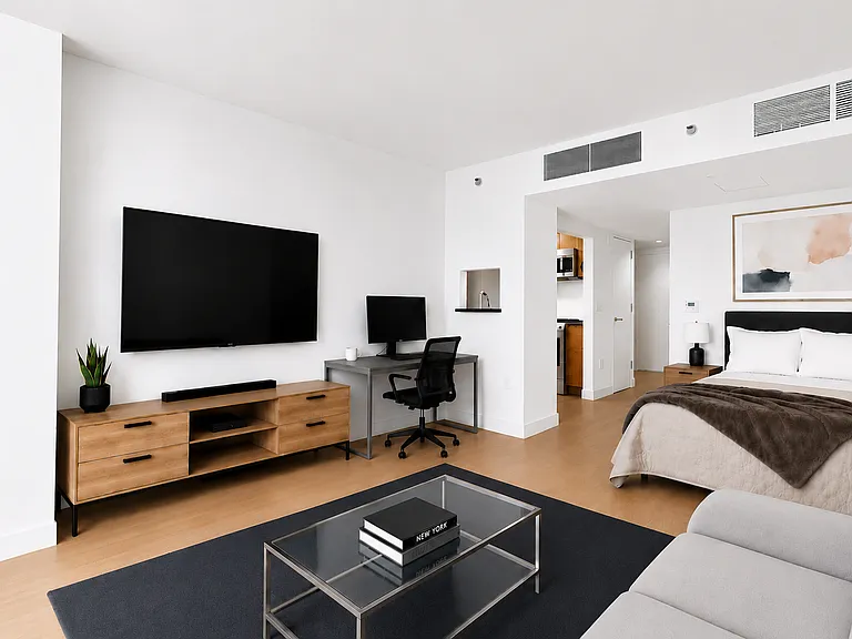 210 E 39th St #302 — Photo 3