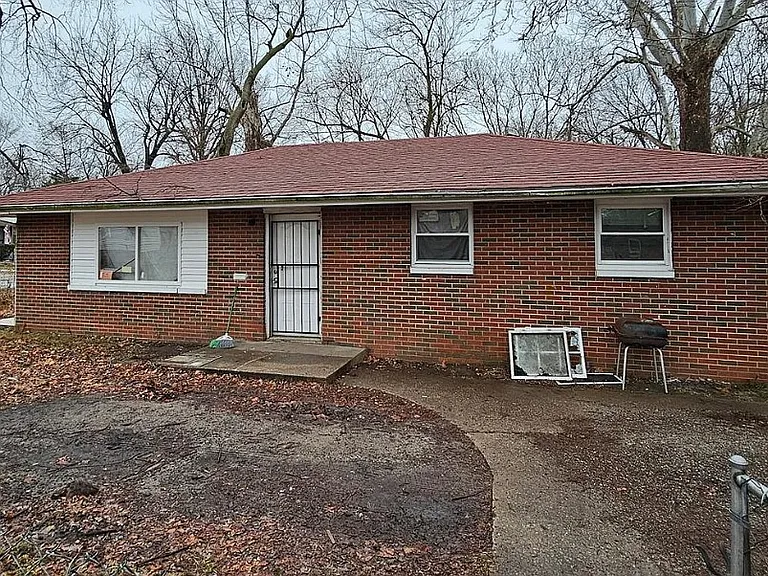 5050 Hallows Ave — Photo 1