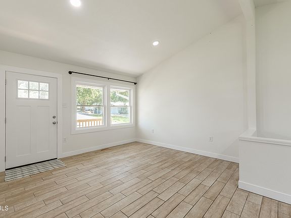 4th image of 281 College Hills Dr
