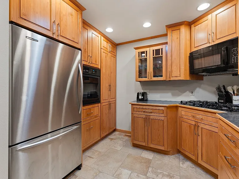 1160 Alfred St — Photo 15