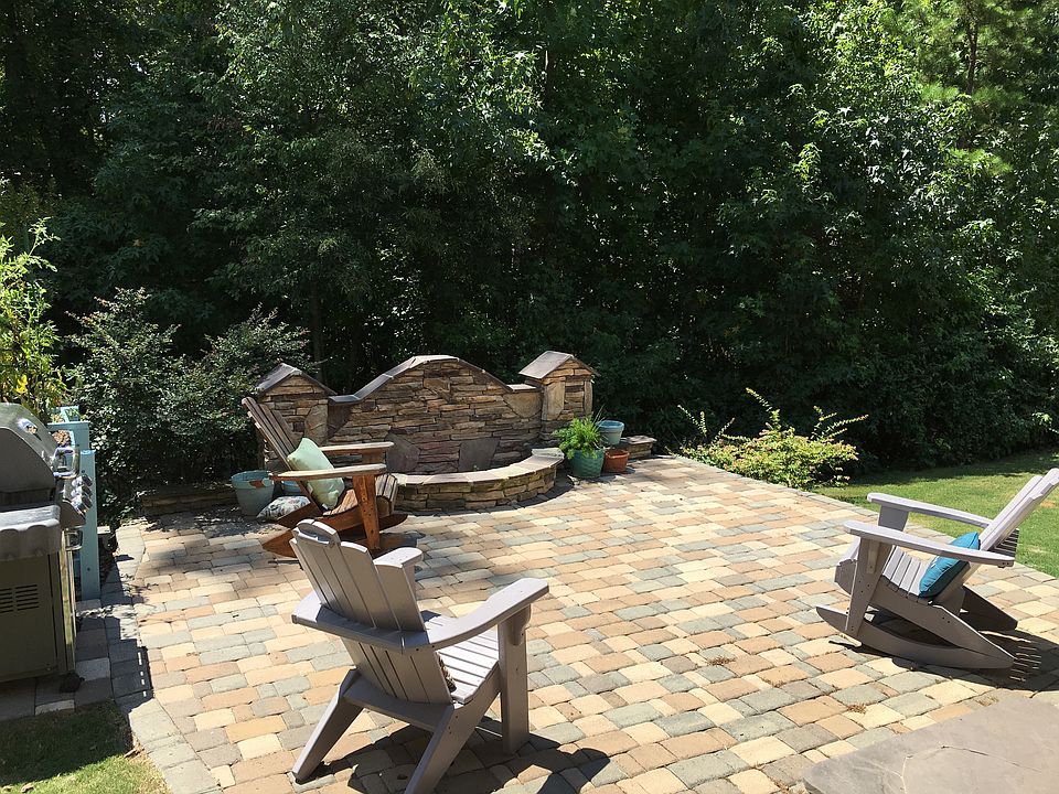 Private outdoor living 