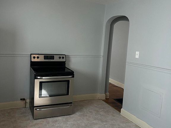 3rd image of 515 Inverness Ave