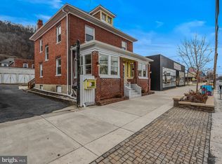 99 N Washington St, Berkeley Springs, WV 25411