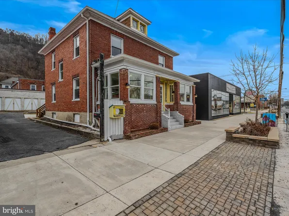99 N Washington St, Berkeley Springs, WV 25411