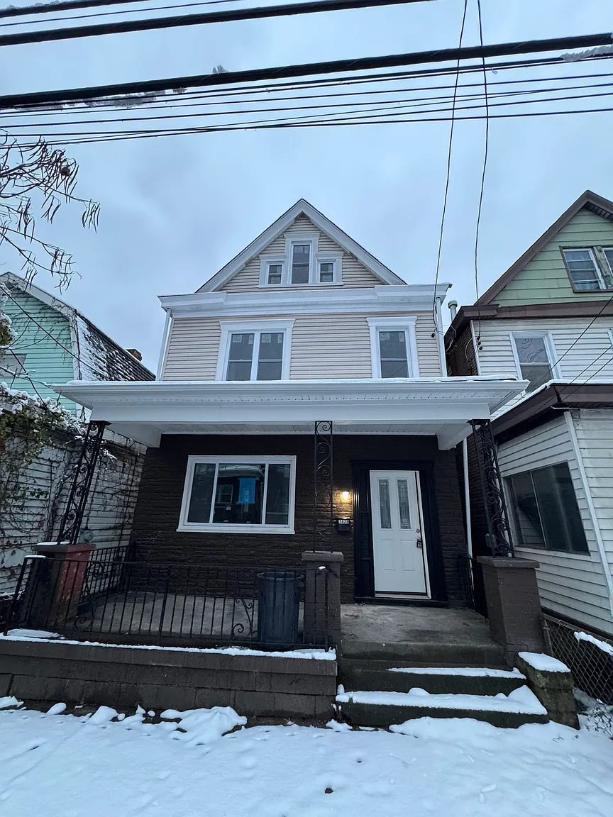 2428 Spring St photo 1