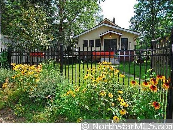 Back - New Fence/Yard/Kitchen