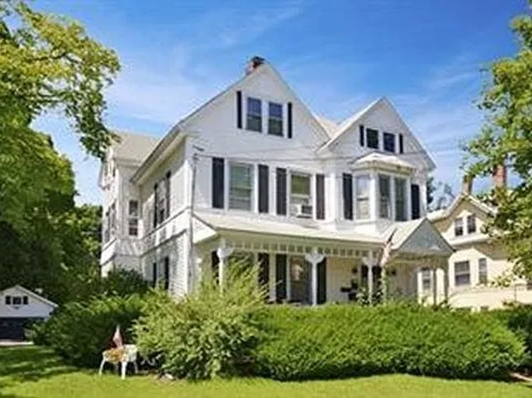 102 Prescott St APT 1, Clinton, MA 01510