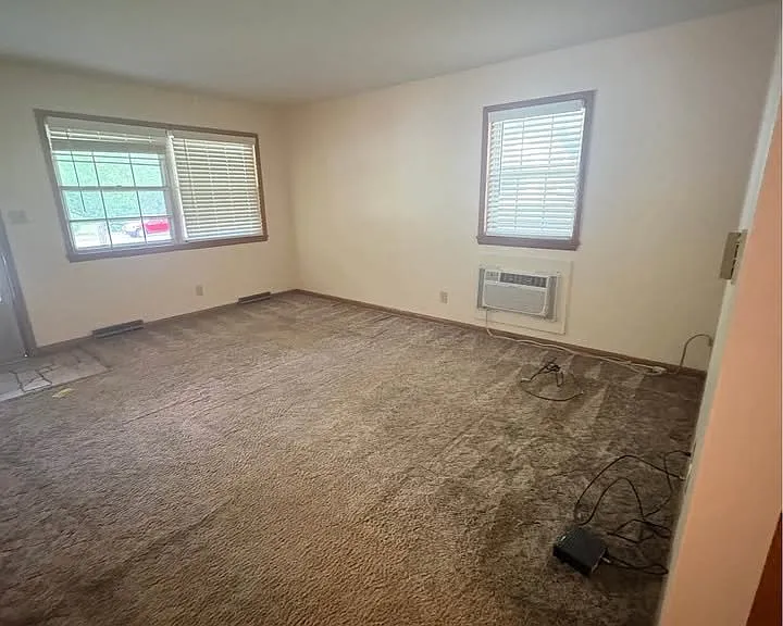 1258 E Elm St #13 — Photo 5