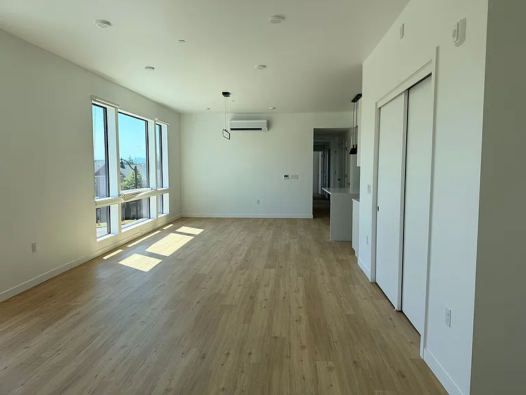 Abbey Creek Square Luxury Apartments — Photo 8