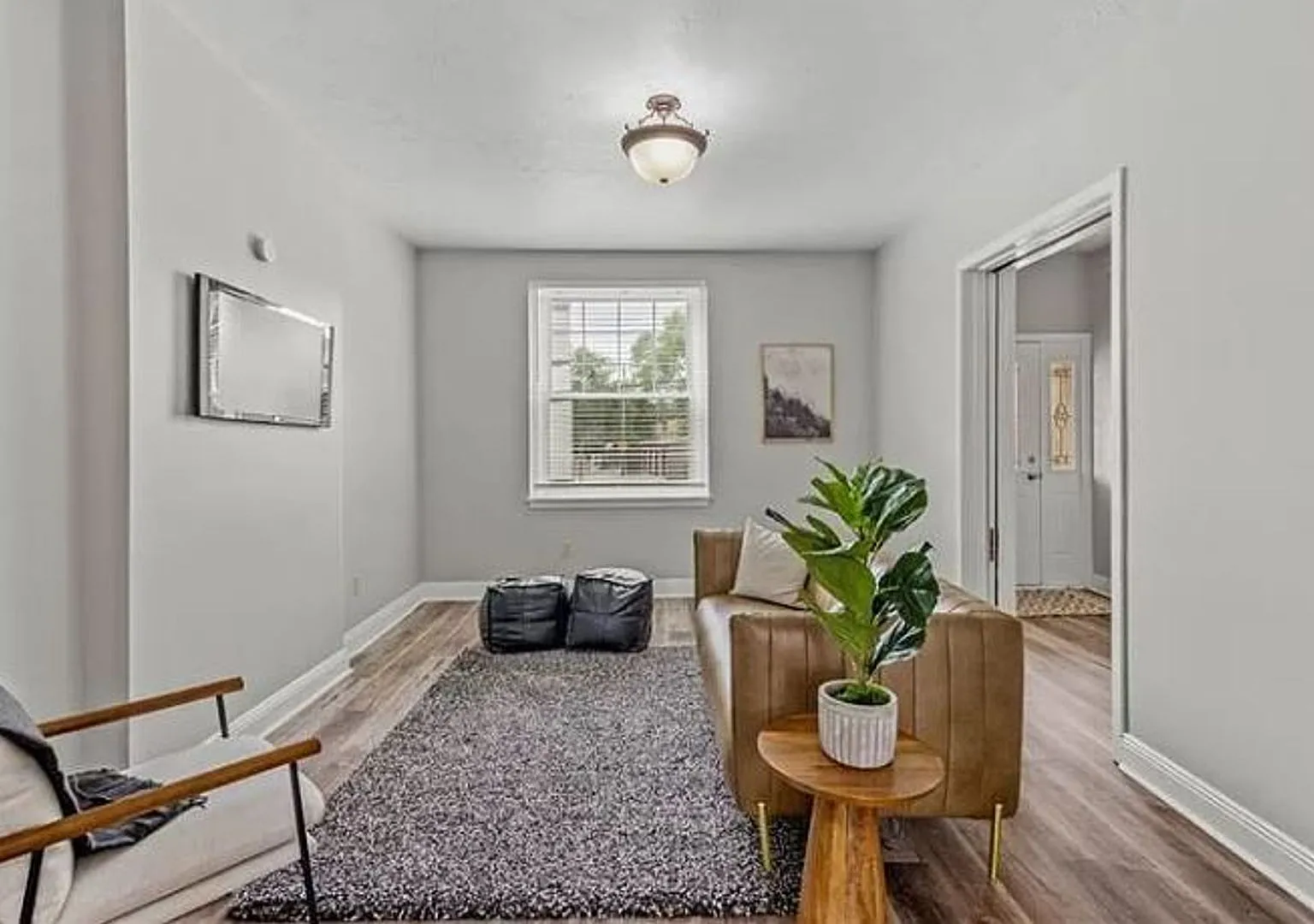 Beautifully Remodeled Near Regent Square - 6 Br, 1.5 Bath Brick Home On Level Double-Lot. — Photo 2