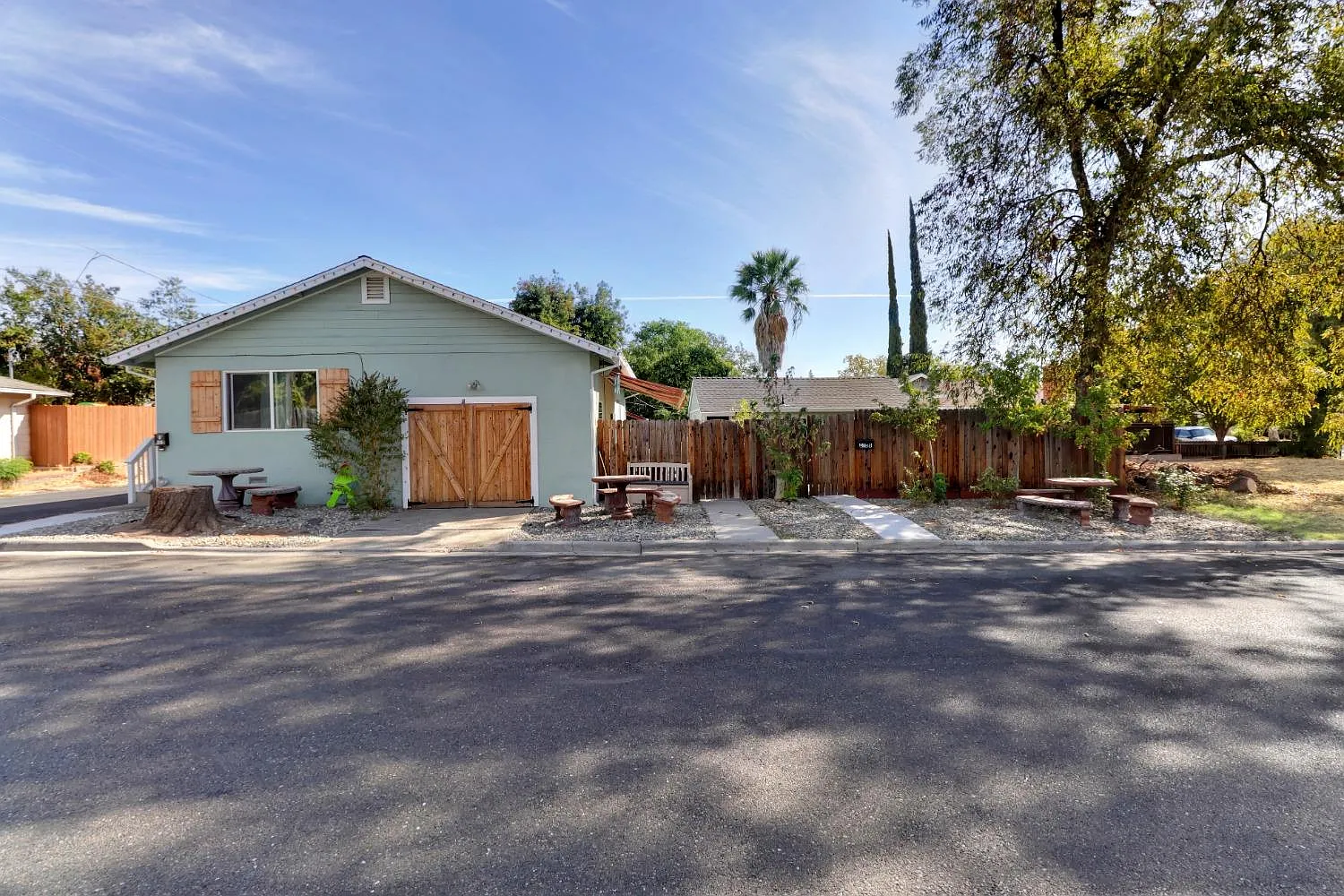 628 Grove St photo 1