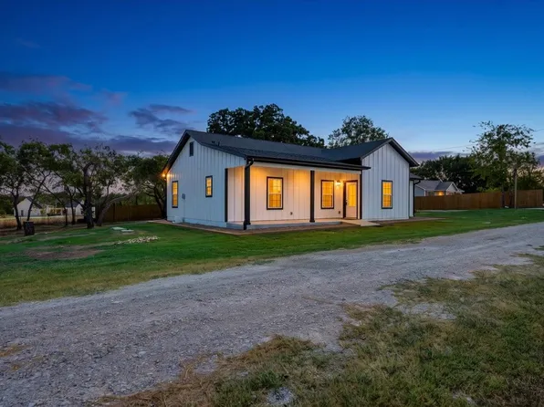 750 Jay Bird Ln, Springtown, TX 76082