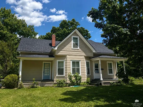 831 Kearney St, Manhattan, KS 66502
