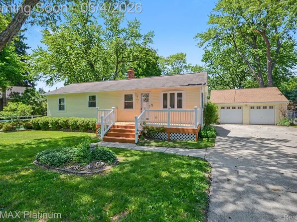 968 Beckley Ave, Oxford, MI 48371
