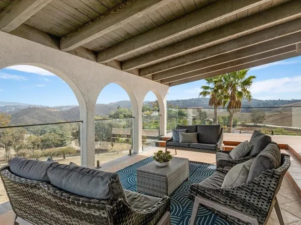 2918 Fairview Dr, Vista, CA 92084