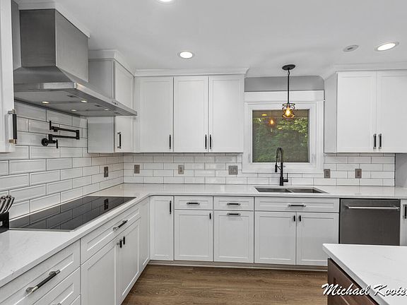 3rd image of 7941 Sudbury Ln SE