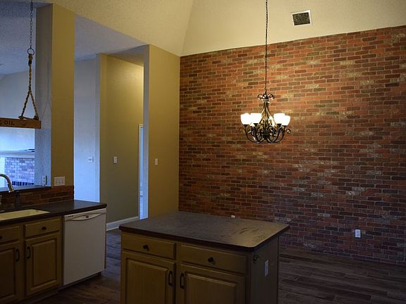 5th image of 820 Sierra Ln