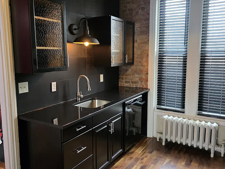 148 S Swan St #A — Photo 25