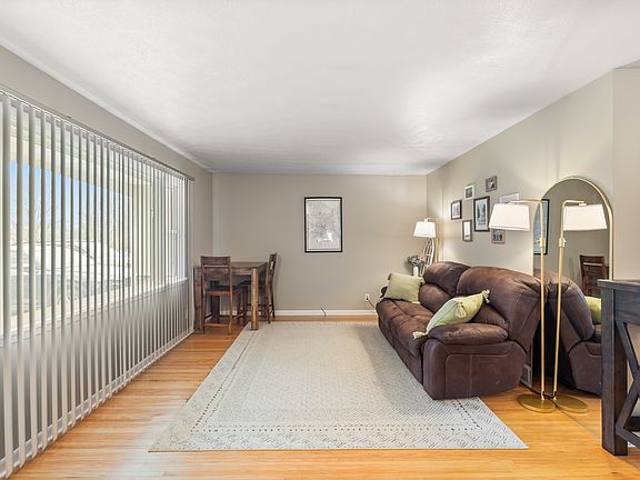 3rd image of 28 Matthew Dr