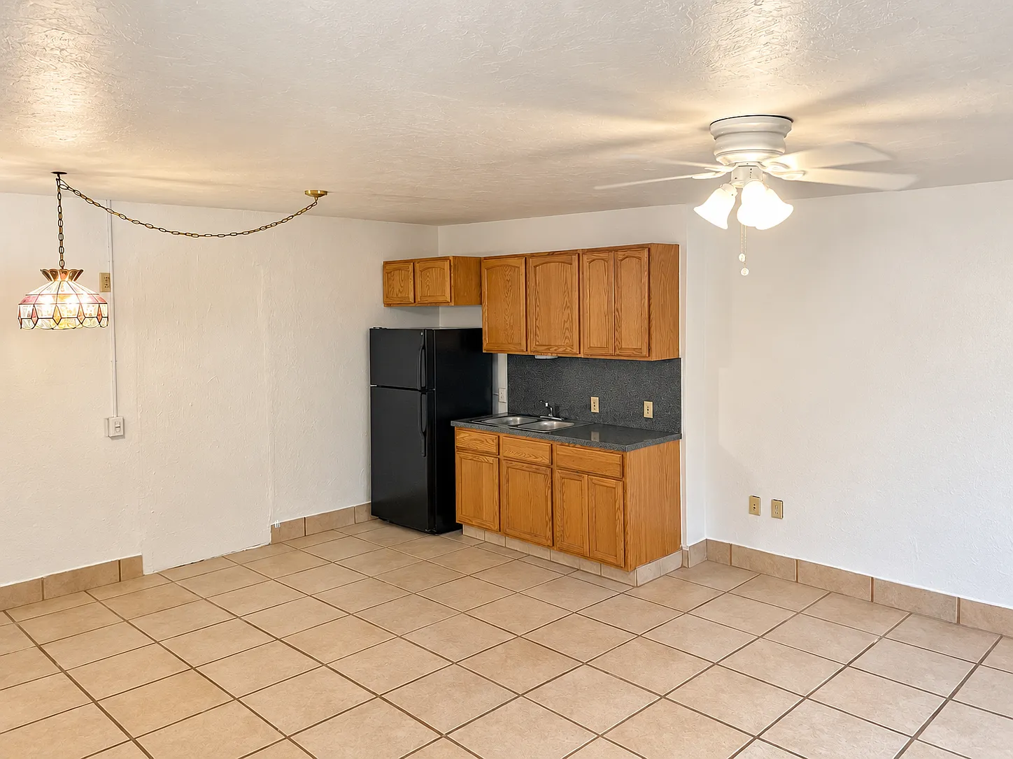 216 E Magnolia St — Photo 2