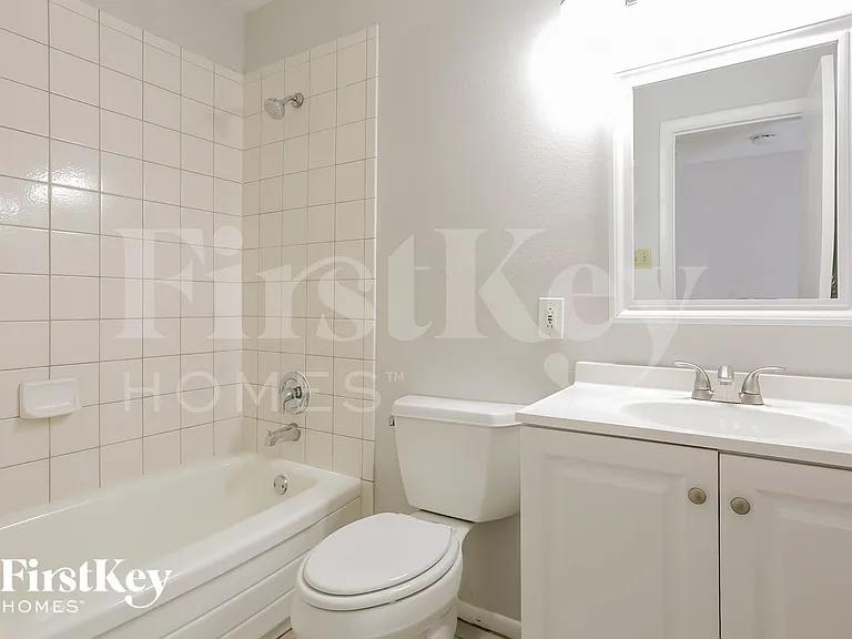 2552 Masters Cir — Photo 13