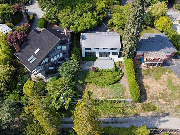 3rd image of 2234 Palmerston Ave
