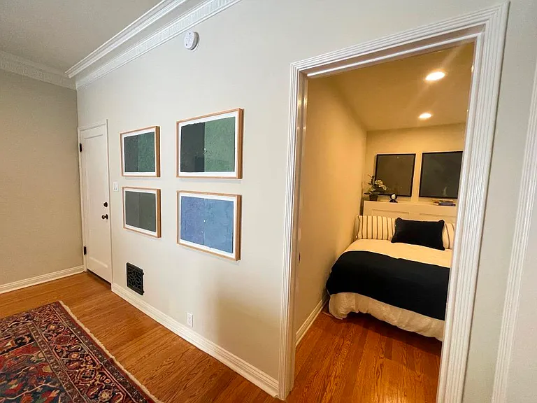2285 N Beachwood Dr #5 — Photo 18