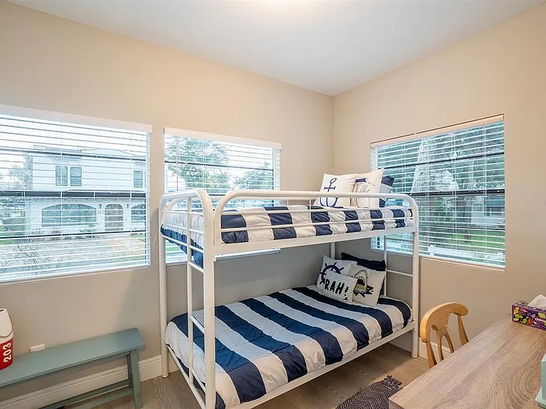 244 Lexington Dr — Photo 13
