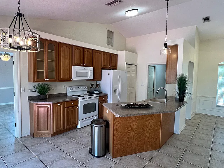 640 Corrientes Cir — Photo 9