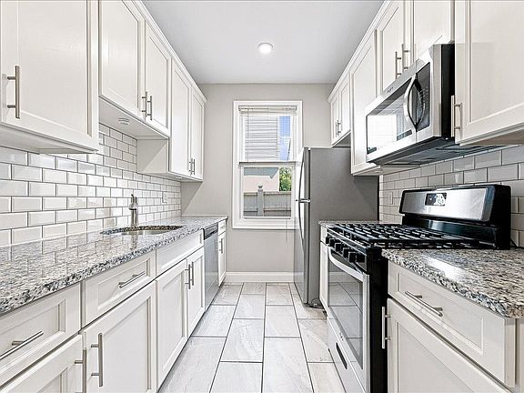 5th image of 102.5 Congress St #1