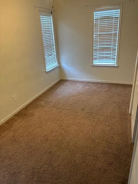 4 bed, 2.5 bath, 2068 sqft, $2,800 — Photo 3