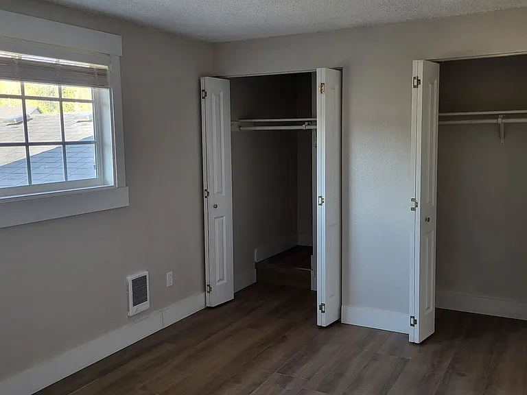 newly updated 2 bed 1 bath apartment in North Auburn $1775 — Photo 18