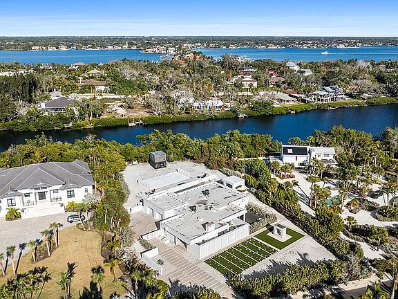 3rd image of 7647 Sanderling Rd